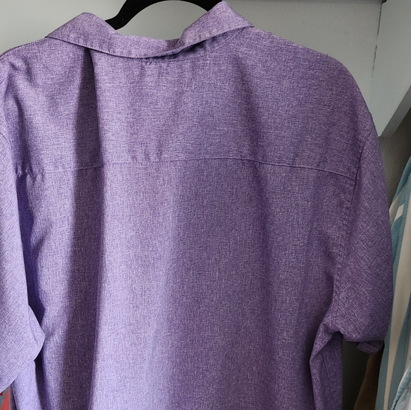 Button down - Picture 3 of 3